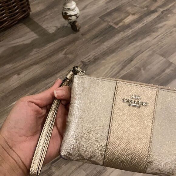 Coach Corner Zip Wristlet In Signature Canvas - Picture 1 of 6